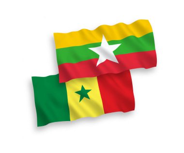 Senegal Cumhuriyeti ve Myanmar 'ın ulusal taşıyıcı kumaş bayrakları beyaz arka planda izole edildi. 1 'e 2 oranında.