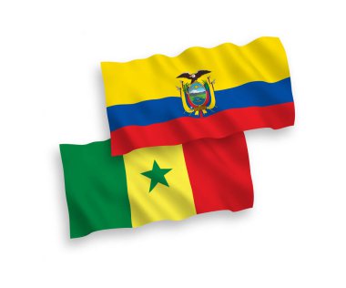 Senegal Cumhuriyeti ve Ekvador 'un ulusal taşıyıcı kumaş bayrakları beyaz arka planda izole edildi. 1 'e 2 oranında.