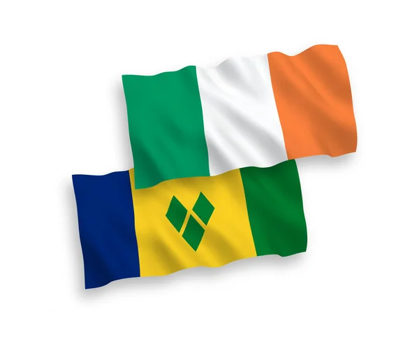 爱尔兰和圣文森特和格林纳丁斯的国家病媒织物波浪旗 以白色背景隔离 1比2的比例 — 图库矢量图片