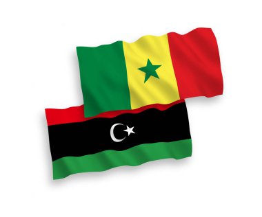 Senegal ve Libya Cumhuriyeti 'nin ulusal taşıyıcı kumaş bayrakları beyaz arka planda izole edildi. 1 'e 2 oranında.