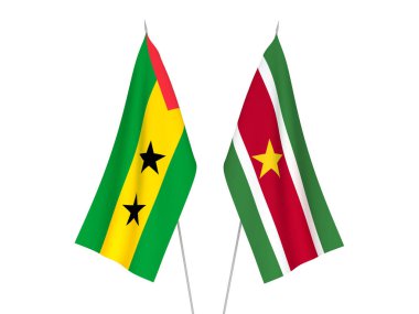 Beyaz arka planda Aziz Thomas, Prens ve Surinam Cumhuriyeti 'nin ulusal kumaş bayrakları izole edildi. 3d resimleme.