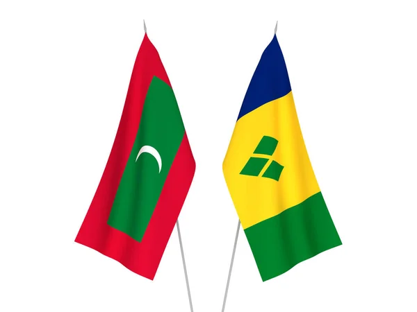 Bandeiras Tecido Nacional Maldivas São Vicente Granadinas Isoladas Sobre Fundo — Fotografia de Stock