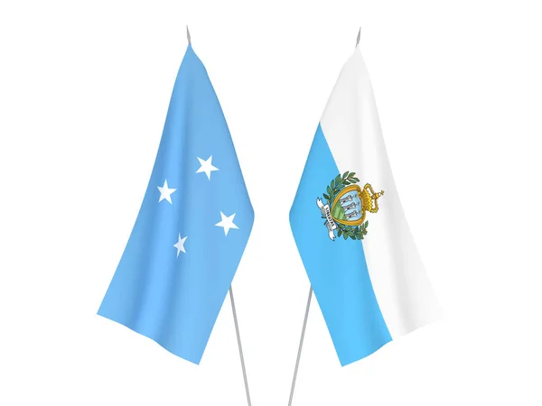 サンマリノとミクロネシア連邦の国旗が白地に隔離されている 3Dレンダリング図 — ストック写真