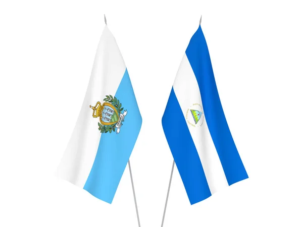Beyaz Arka Planda San Marino Nikaragua Nın Ulusal Kumaş Bayrakları — Stok fotoğraf