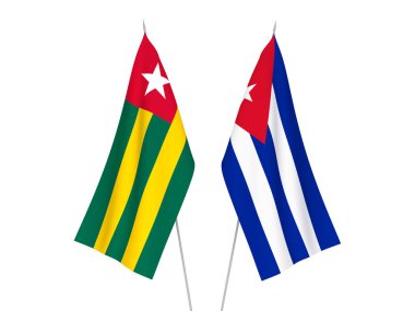 Beyaz arka planda Küba ve Togo Cumhuriyeti 'nin ulusal kumaş bayrakları izole edildi. 3d resimleme.