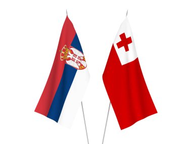 Sırbistan ve Tonga Krallığının ulusal kumaş bayrakları beyaz arka planda izole edildi. 3d resimleme.
