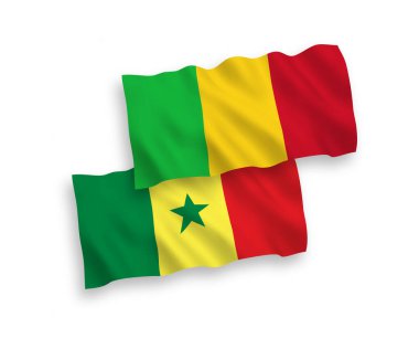 Senegal Cumhuriyeti ve Mali 'nin ulusal taşıyıcı kumaş bayrakları beyaz arka planda izole edildi. 1 'e 2 oranında.