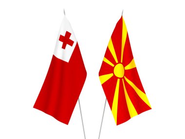 Kuzey Makedonya ve Tonga Krallığının ulusal kumaş bayrakları beyaz arka planda izole edildi. 3d resimleme.