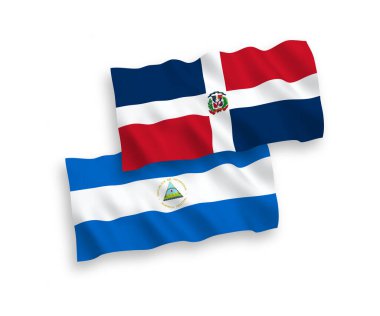 Beyaz arka planda, Nikaragua ve Dominik Cumhuriyeti 'nin ulusal taşıyıcı kumaş bayrakları izole edildi. 1 'e 2 oranında.