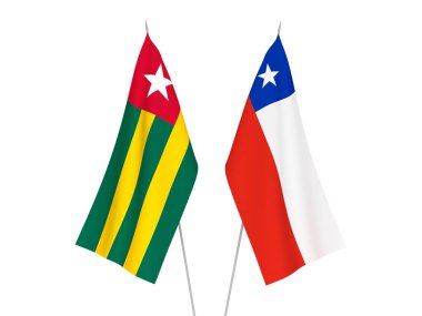 Beyaz arka planda Şili ve Togo Cumhuriyeti 'nin ulusal kumaş bayrakları izole edildi. 3d resimleme.