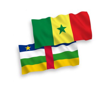 Senegal Cumhuriyeti ve Orta Afrika Cumhuriyeti 'nin ulusal taşıyıcı kumaş bayrakları beyaz arka planda izole edilmiştir. 1 'e 2 oranında.