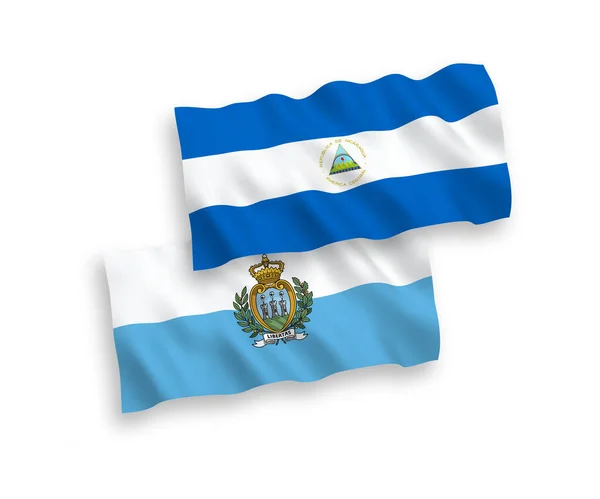 圣马力诺和尼加拉瓜在白色背景下孤立的国家病媒织物波浪旗 1比2的比例 — 图库矢量图片