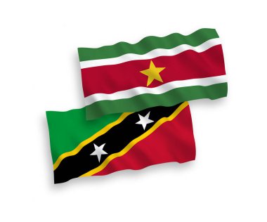 Beyaz arka planda Saint Christopher ve Nevis Federasyonu ve Surinam Cumhuriyeti 'nin ulusal taşıyıcı kumaş bayrakları izole edildi. 1 'e 2 oranında.