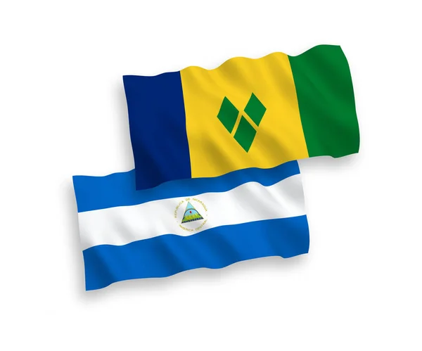 圣文森特和格林纳丁斯以及尼加拉瓜的国家病媒织物波条旗因白色背景而孤立 1比2的比例 — 图库矢量图片