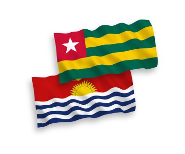 Beyaz arka planda, Togo Cumhuriyeti ve Kiribati Cumhuriyeti 'nin ulusal taşıyıcı kumaş bayrakları izole edildi. 1 'e 2 oranında.