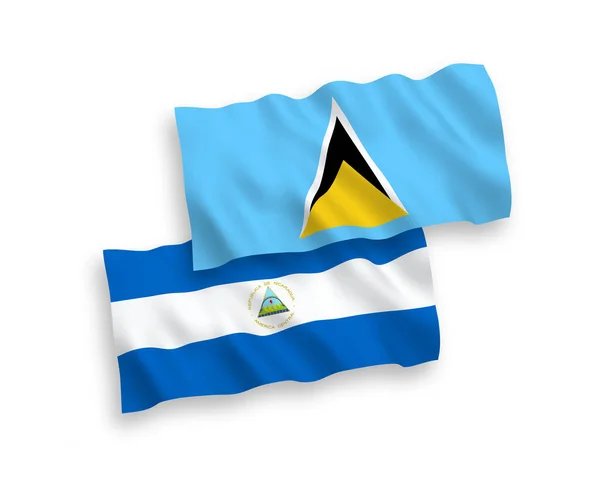 圣卢西亚和尼加拉瓜在白色背景下孤立的国家病媒织物波浪旗 1比2的比例 — 图库矢量图片
