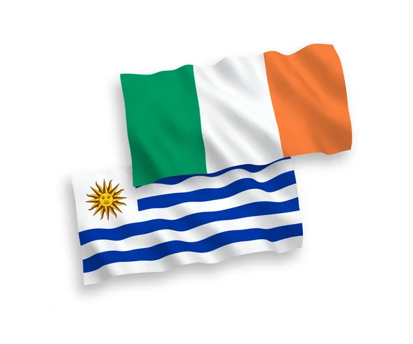 爱尔兰和乌拉圭东岸共和国的国家病媒织物波条旗在白色背景下隔离 1比2的比例 — 图库矢量图片