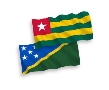 Beyaz arka planda, Togo Cumhuriyeti ve Solomon Adaları 'nın ulusal taşıyıcı kumaş bayrakları izole edildi. 1 'e 2 oranında.