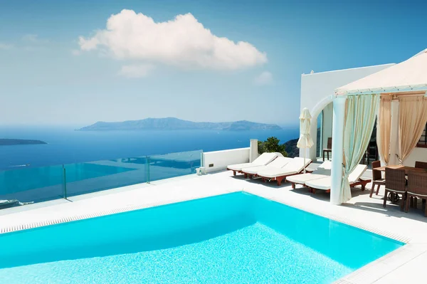 Біла Архітектура Острові Санторіні Греція Розкішний Басейн Видом Море Подорожі — стокове фото