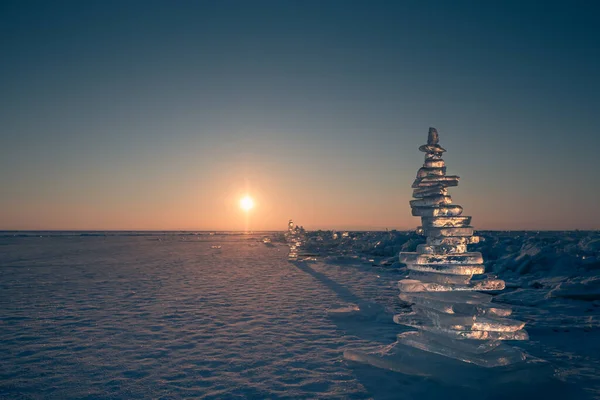 Ledová Pyramida Zamrzlém Jezeře Při Východu Slunce Zimní Bajkalské Jezero — Stock fotografie