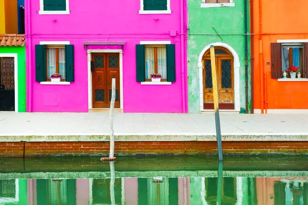 Kolorowa Architektura Kanale Wyspie Burano Wenecja Włochy Piękny Europejski Krajobraz — Zdjęcie stockowe