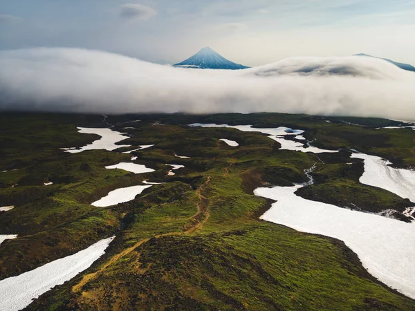 Vulcão Vilyuchinsky Com Nuvens Nascer Sol Kamchatka Rússia Vista Aérea — Fotografia de Stock