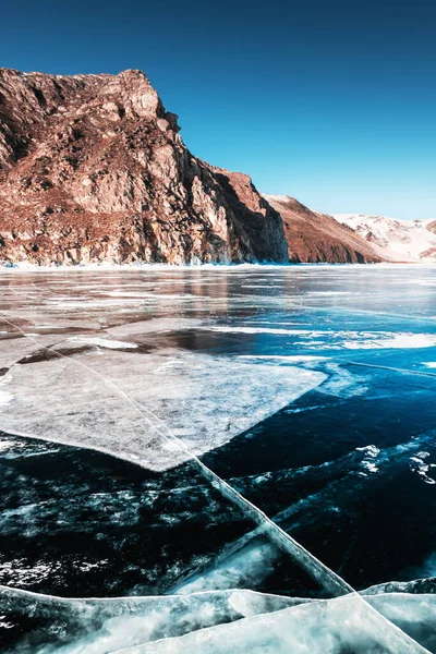 Azul Gelo Rachado Transparente Rochas Lago Baikal Sibéria Rússia Linda — Fotografia de Stock