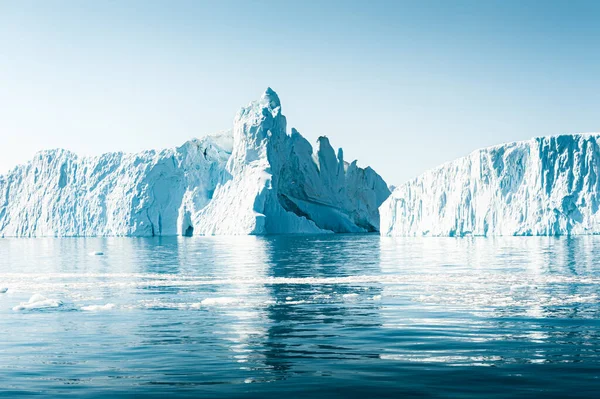 Nagy Kék Jéghegyek Atlanti Óceánon Ilulissat Jéghegyek Grönland Nyugati Részén — Stock Fotó