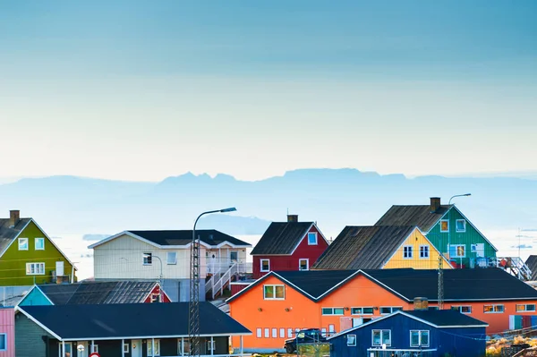 Барвисті Будинки Березі Атлантичного Океану Айсбергами Ілуліссаті Західній Гренландії Літній — стокове фото