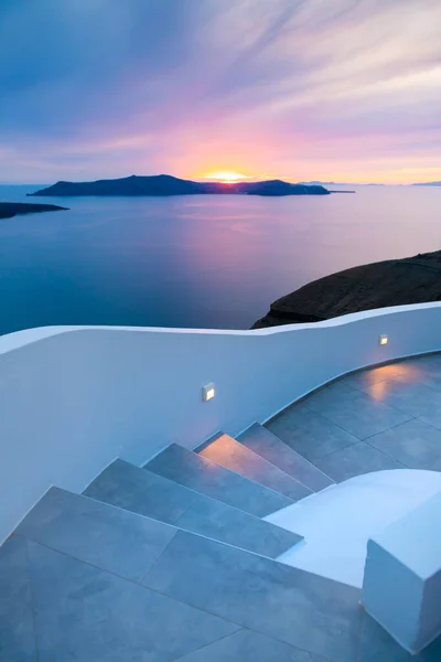 Światła Nocne Zachodzie Słońca Wyspie Santorini Grecja Biała Architektura Widokiem — Zdjęcie stockowe