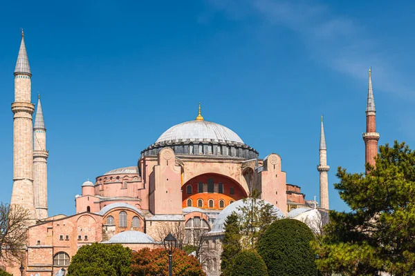 Catedral Santa Sofia Contra Céu Azul Istambul Turquia Paisagem Urbana Imagens Royalty-Free