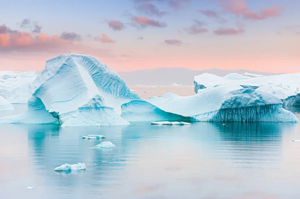 Παγόβουνα Στον Ατλαντικό Ωκεανό Ηλιοβασίλεμα Ilulissat Icefjord Δυτική Γροιλανδία Μπλε — Φωτογραφία Αρχείου