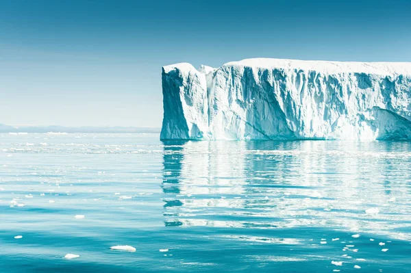 Большие Белые Айсберги Атлантическом Океане Илулисатский Ледник Западная Гренландия Голубой — стоковое фото