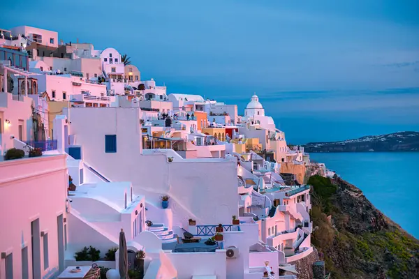 그리스 산토리니 아름다운 마을의 하얀건 분홍색 햇빛을 있습니다 — 스톡 사진