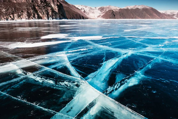 Azul Gelo Rachado Transparente Rochas Lago Baikal Sibéria Rússia Linda — Fotografia de Stock