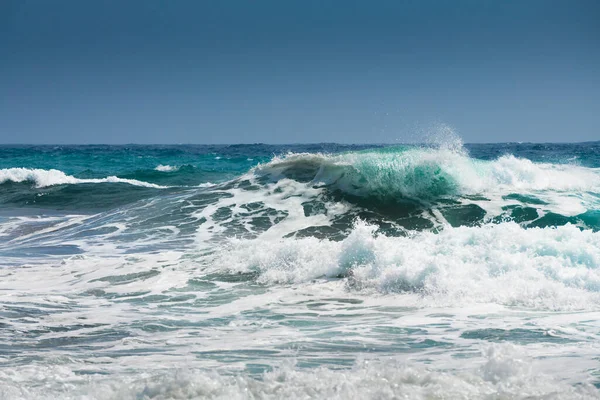 Wellen Strand Bei Windigem Wetter Insel Santorin Griechenland Blaues Meer — Stockfoto