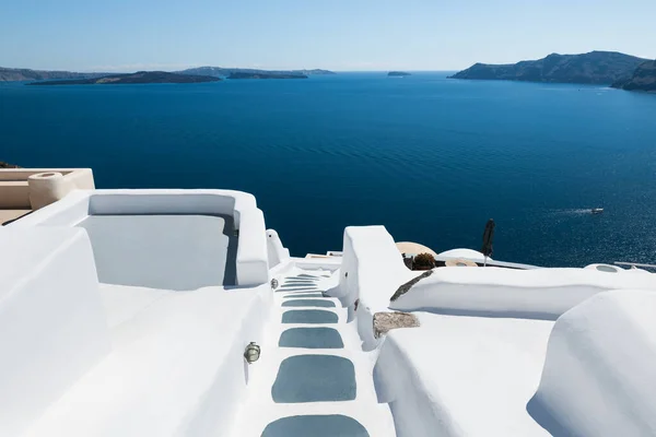 Fehér Építészet Santorini Szigetén Görögországban Luxus Szálloda Kilátással Tengerre Lépcsők — Stock Fotó