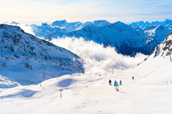 Ośrodek Narciarski Górach Alp Zimowych Francja Widok Stoki Narciarskie Góry — Zdjęcie stockowe