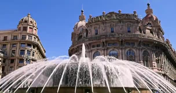 法拉利广场的喷泉是热那亚最著名的喷泉 它位于法拉利广场的中心 靠近波尔托利亚的古代组织者 — 图库视频影像