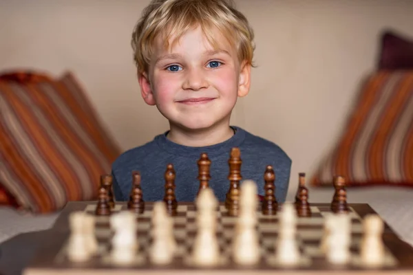 Small Child Years Old Playing Game Chess Large Chess Board — Stock Photo, Image