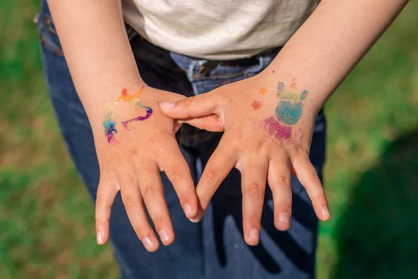Shimmering Sparkling Glitter Tattoo Child Hand Birthday Party Body Art — Stock Photo, Image