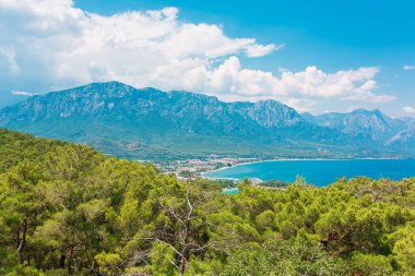 Kemer, Antalya, Türkiye Kemer, Antalya, Akdeniz, Türkiye ve Lycia yakınlarında güzel bir kıyı manzarası var. Hoşya Yolu Lician Yolu