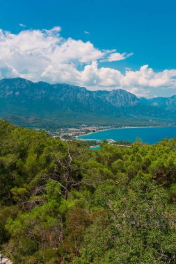 Kemer, Antalya, Türkiye Kemer, Antalya, Akdeniz, Türkiye ve Lycia yakınlarında güzel bir kıyı manzarası var. Hoşya Yolu Lician Yolu