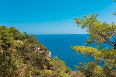 Kemer, Antalya, Türkiye Kemer, Antalya, Akdeniz, Türkiye ve Lycia yakınlarında güzel bir kıyı manzarası var. Hoşya Yolu Lician Yolu