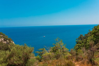 Kemer, Antalya, Türkiye Kemer, Antalya, Akdeniz, Türkiye ve Lycia yakınlarında güzel bir kıyı manzarası var. Hoşya Yolu Lician Yolu