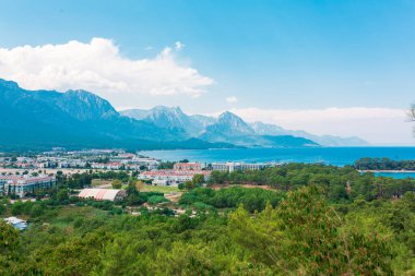 Kemer, Antalya, Türkiye Kemer, Antalya, Akdeniz, Türkiye ve Lycia yakınlarında güzel bir kıyı manzarası var. Hoşya Yolu Lician Yolu