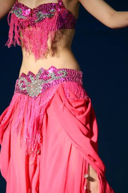 Renkli göbek dansı kostümü