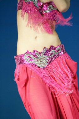 Renkli göbek dansı kostümü