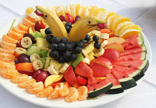 Doğum günü partisi büfesi farklı atıştırmalıklar ve aperatiflerle