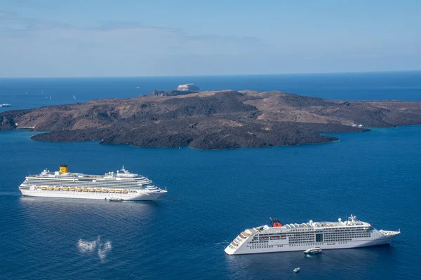 フィラ サントリーニ島ギリシャ 2022年9月22日 クルーズ船コスタリカ クルーズ ラインがフィラ湾に到着 — ストック写真
